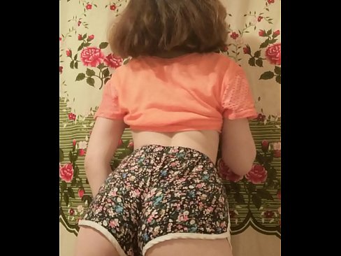 ❤️ سيڪسي نوجوان بيبي پنهنجي شارٽس کي ڪئميرا تي هٽائيندي ☑ جنس